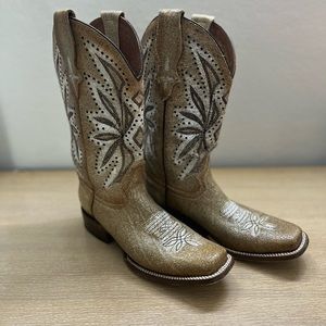 Circle G Women’s Straw Laser & Embroidery Western Boots- Square Toe
